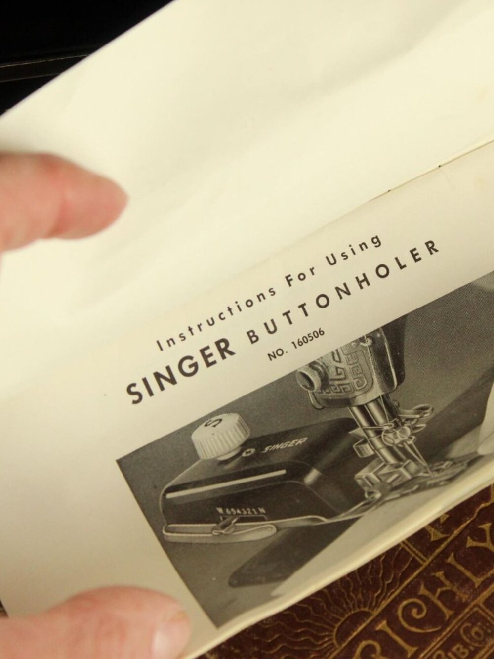 Vintage 1940s Singer Buttonholer Model #160506 Complete Kit, Manual and Case 5 C - Picture 12 of 16